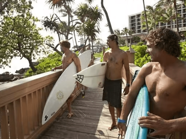 group surf lesson